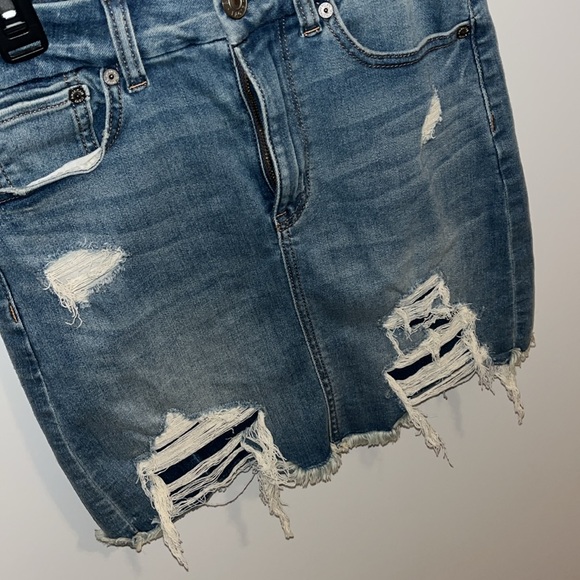 American Eagle distressed denim skirt. - Picture 2 of 3